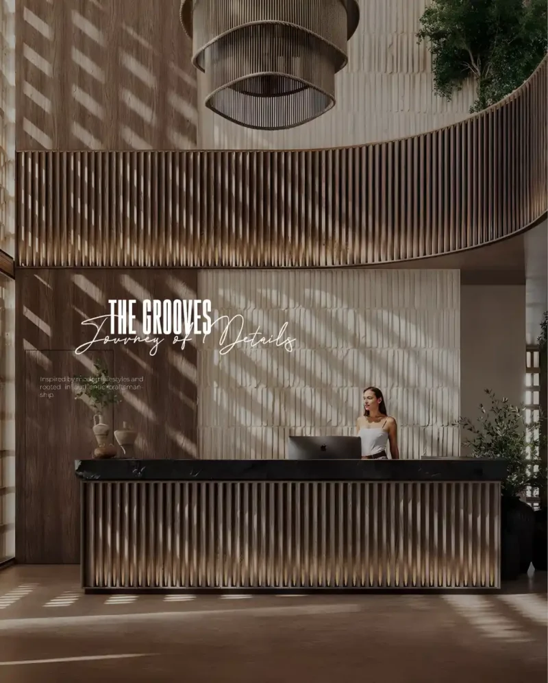 تصميم داخلي لمنطقة الاستقبال في "The Grooves" يبرز استخدام الخشب المخدد والإضاءة الدافئة - تنفيذ وكالة رامي صلاح | Interior design of "The Grooves" reception area featuring fluted wood panels and warm lighting - executed by Ramy Salah Agency